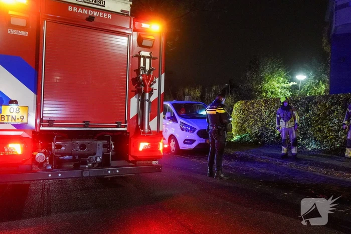 Brandweer controleert voertuig op brand