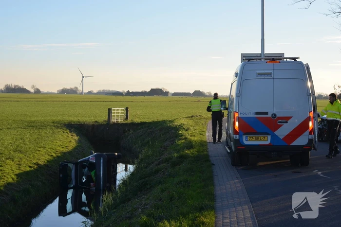 Persoon zwaargewond bij frontale botsing