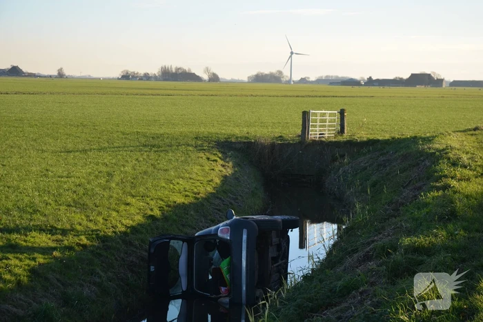 Persoon zwaargewond bij frontale botsing