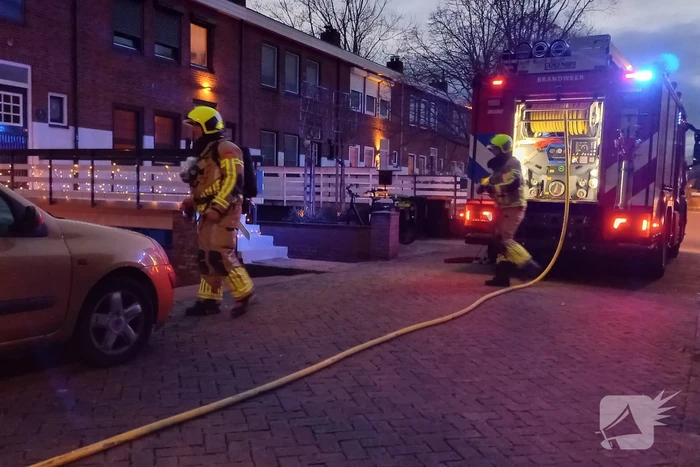 Brand in schuur snel onder controle