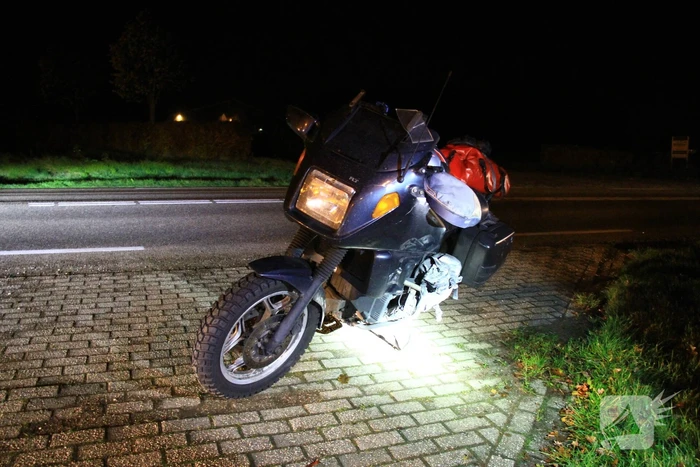 Auto belandt in berm na uitwijkmanoeuvre