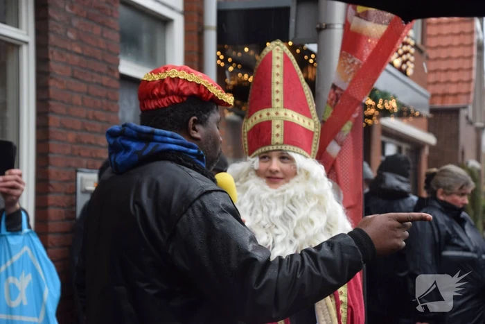 Veel politie-inzet nadat Sinterklaasintocht verstoord word