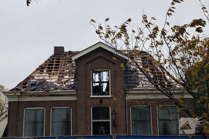 Woonboerderij door brand verwoest