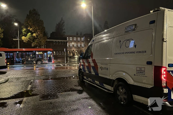 Voetganger geschept door lijnbus
