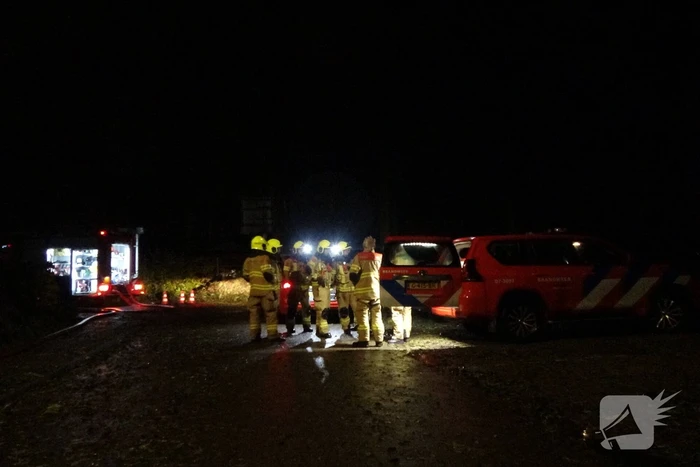 Brandweer verricht metingen wegens vreemde lucht
