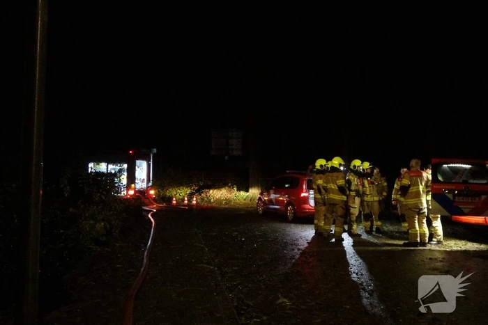 Brandweer verricht metingen wegens vreemde lucht