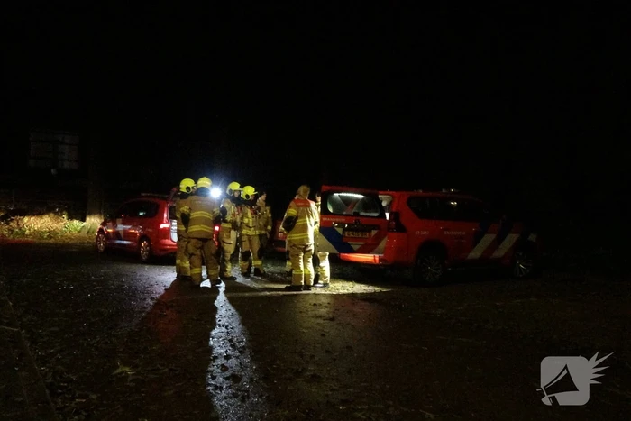 Brandweer verricht metingen wegens vreemde lucht