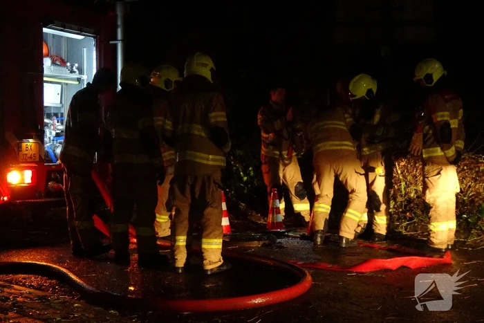 Brandweer verricht metingen wegens vreemde lucht