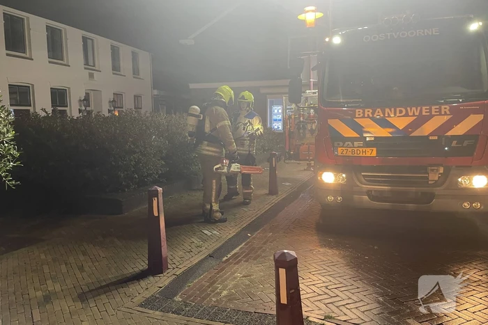 Hoekwoning vol rook door brand