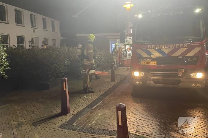 Hoekwoning vol rook door brand