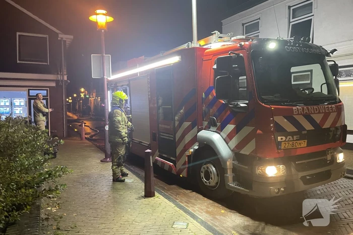 Hoekwoning vol rook door brand