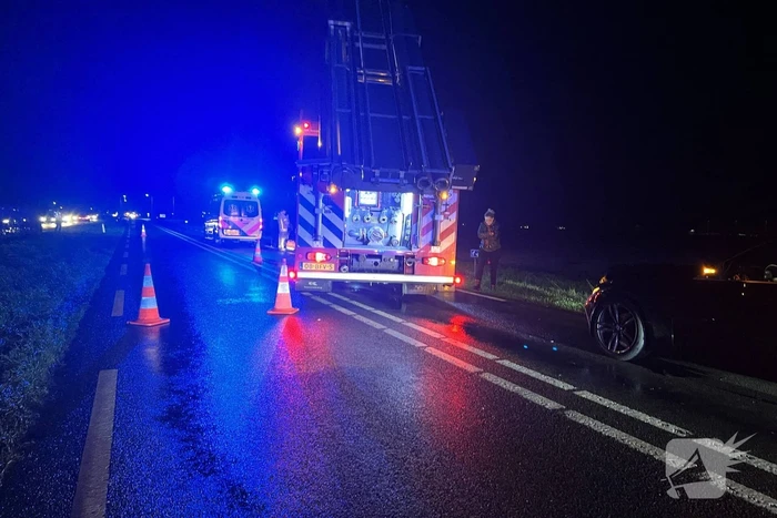 Gewonden nadat auto in sloot belandt door frontale botsing
