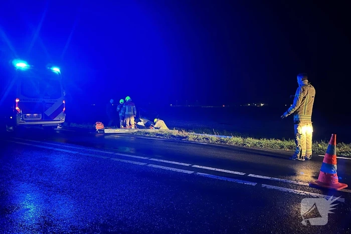 Gewonden nadat auto in sloot belandt door frontale botsing