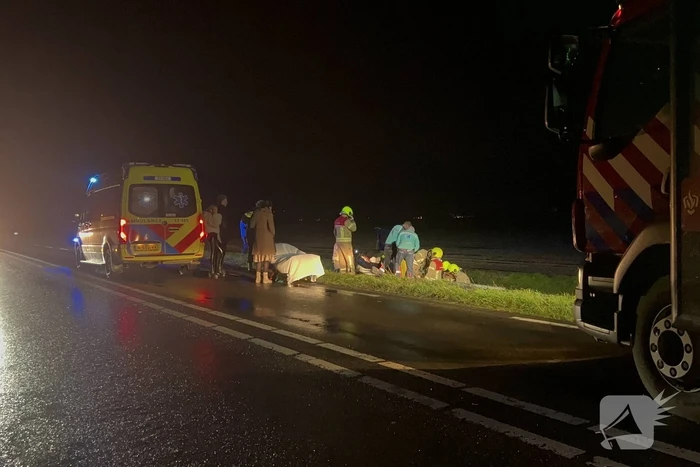 Gewonden nadat auto in sloot belandt door frontale botsing