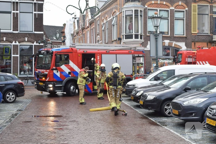Brandweer controleert auto op brand