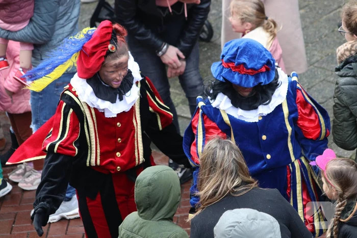 Sinterklaas en zijn pieten aangekomen