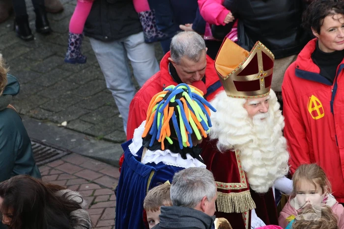 Sinterklaas en zijn pieten aangekomen