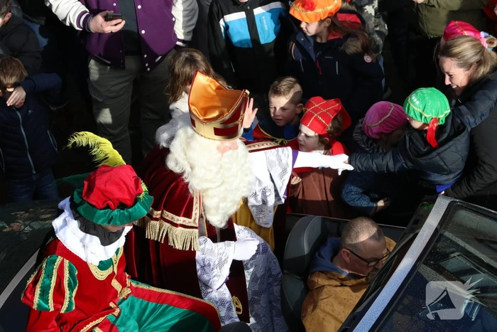 Sinterklaas en zijn pieten aangekomen