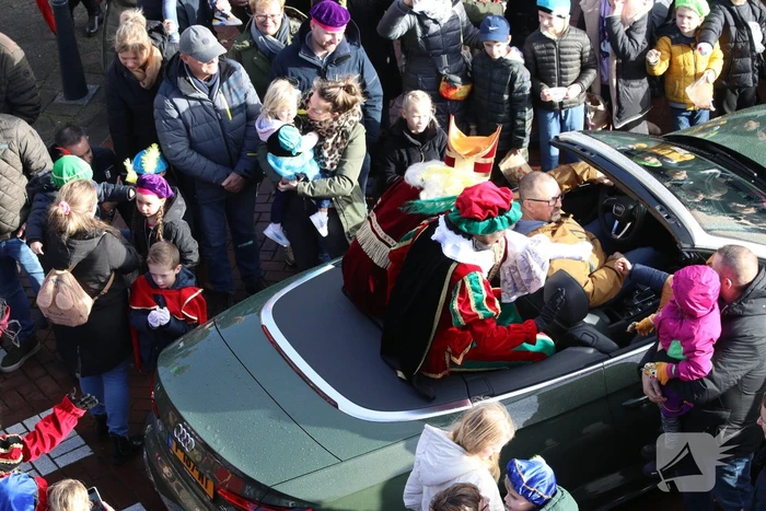 Sinterklaas en zijn pieten aangekomen