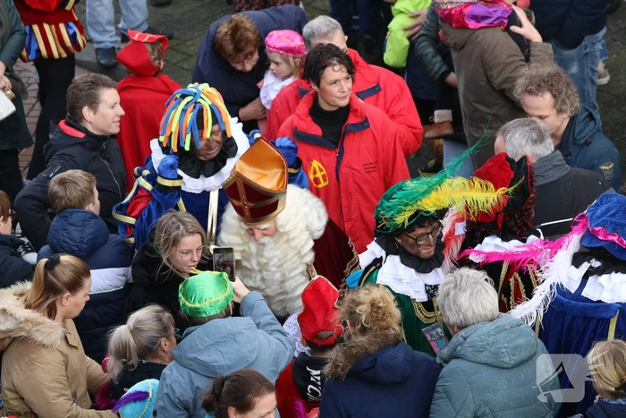 Sinterklaas en zijn pieten aangekomen