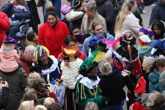 Sinterklaas en zijn pieten aangekomen