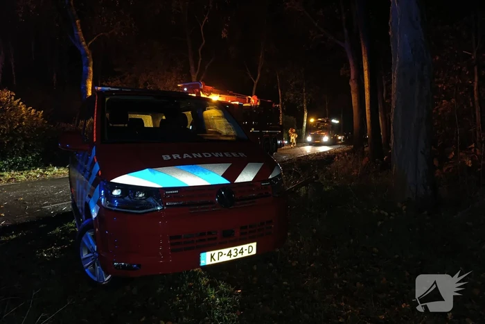 Uitslaande brand bij woning met rietendak