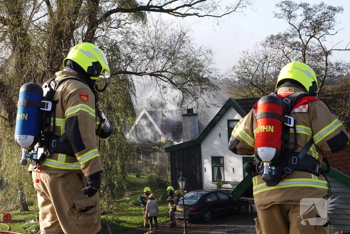 Explosiegevaar bij felle brand in woning