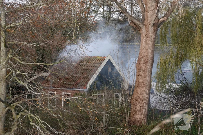Explosiegevaar bij felle brand in woning