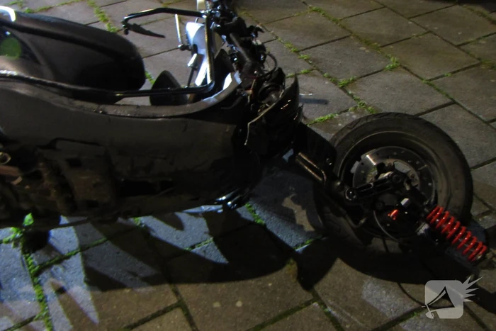 Automobilist schept scooterrijder tijdens afslaan