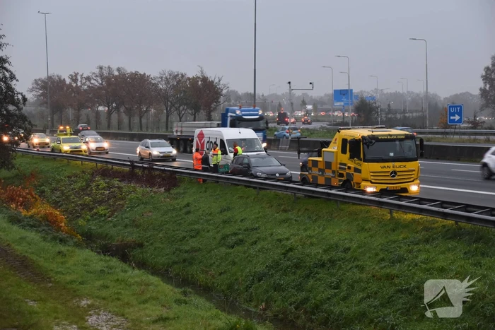 Schade bij ongeval tussen bestelbus en auto