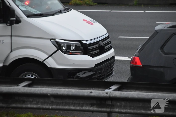 Schade bij ongeval tussen bestelbus en auto