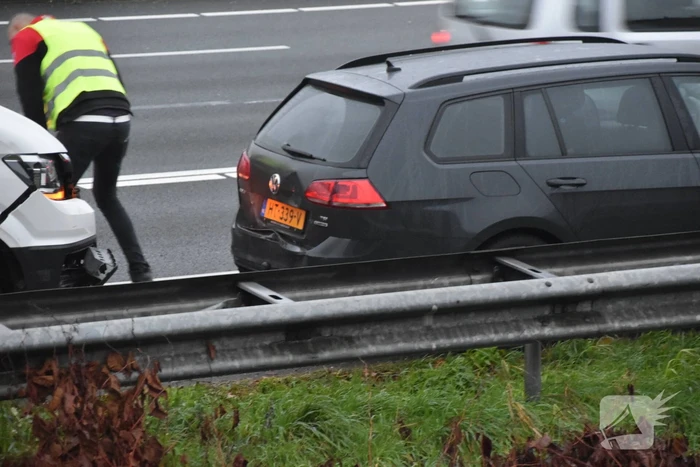 Schade bij ongeval tussen bestelbus en auto