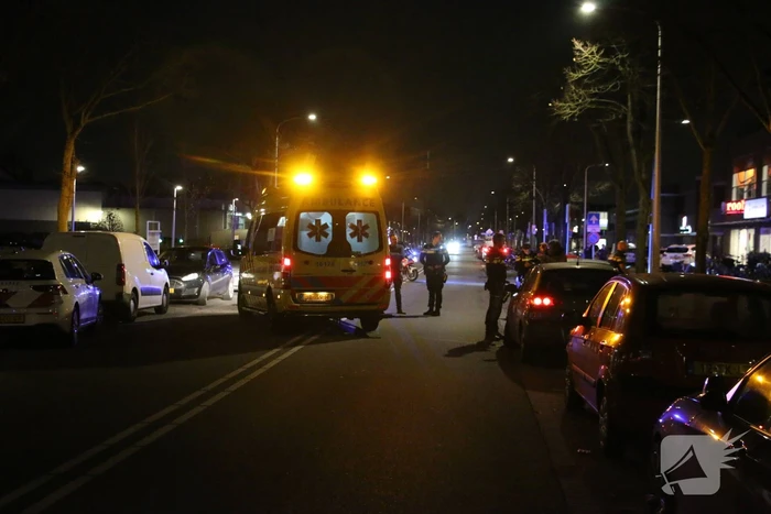 Schade na botsing tussen auto en bromfiets