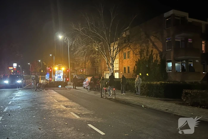 Brandweer inspecteert flat na brandmelding