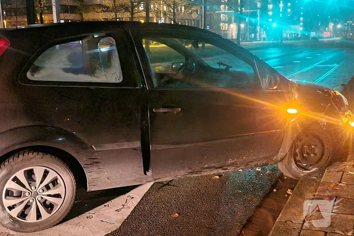 Automobilist rijdt door na aanrijding