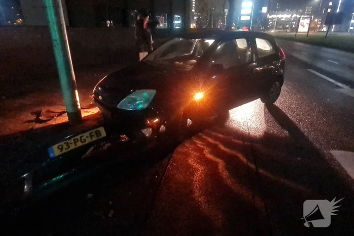 Automobilist rijdt door na aanrijding