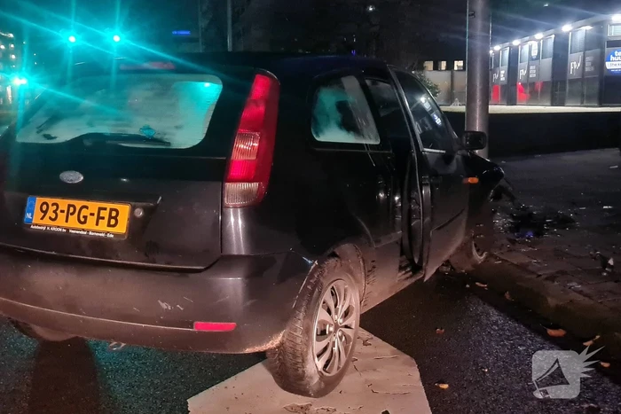 Automobilist rijdt door na aanrijding