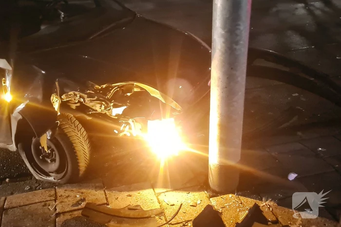 Automobilist rijdt door na aanrijding