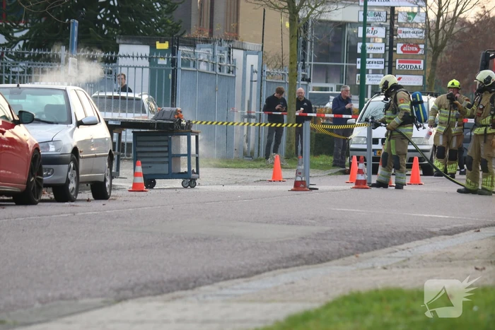 Accu vat vlam op werkbank