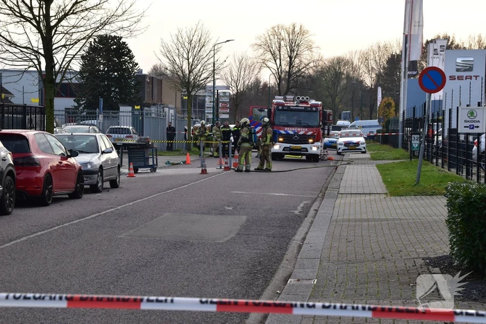 Accu vat vlam op werkbank