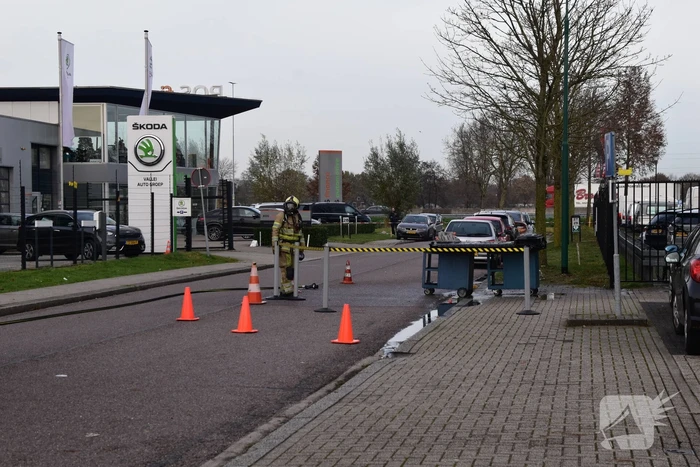 Accu vat vlam op werkbank