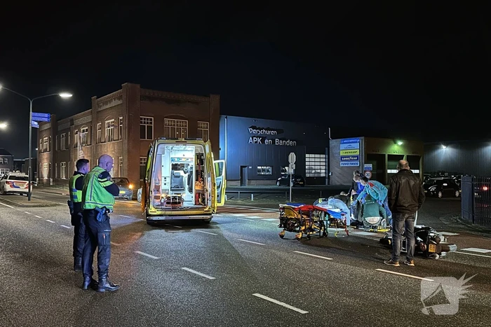 Brommerrijder ernstig gewond bij botsing met auto