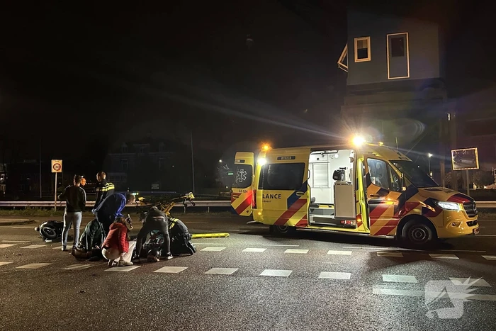 Brommerrijder ernstig gewond bij botsing met auto