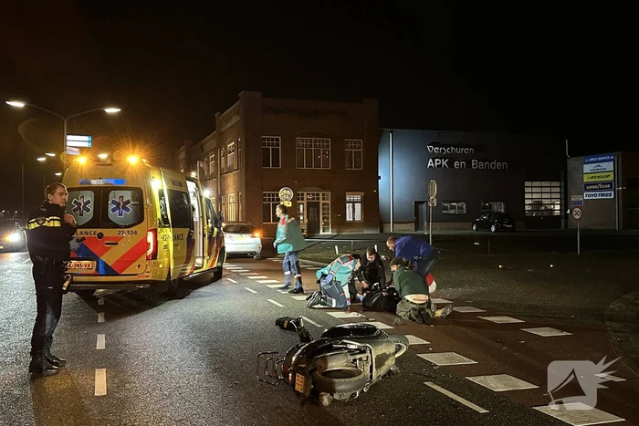 Brommerrijder ernstig gewond bij botsing met auto