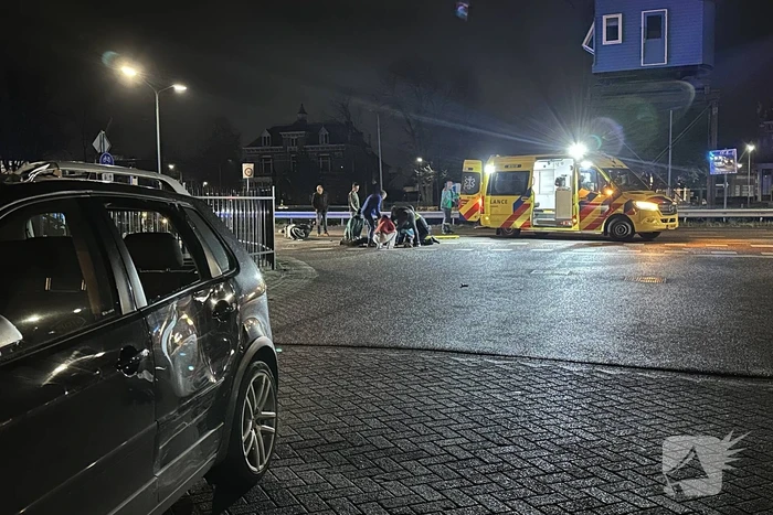 Brommerrijder ernstig gewond bij botsing met auto