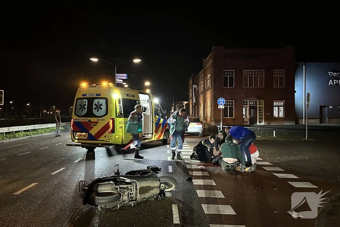 Brommerrijder ernstig gewond bij botsing met auto