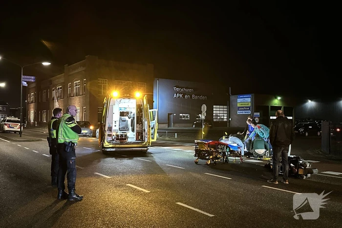 Brommerrijder ernstig gewond bij botsing met auto
