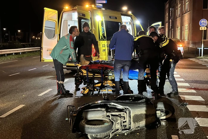 Brommerrijder ernstig gewond bij botsing met auto