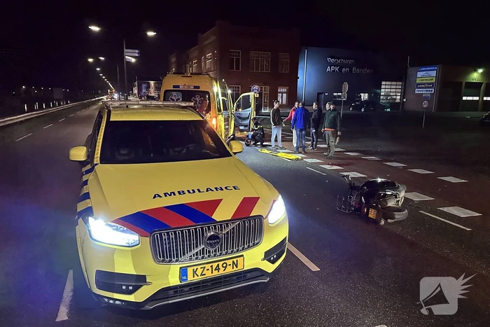 Brommerrijder ernstig gewond bij botsing met auto