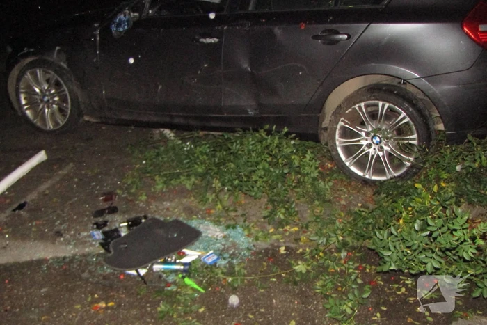 Bestuurder raakt macht over stuur kwijt, auto belandt op zijn kop